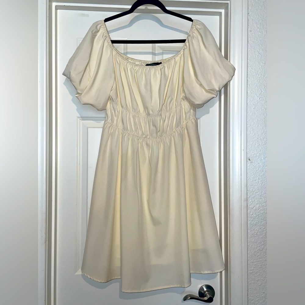 Beautiful dress worn once! Off white color! Gorgeous dress for a special event!